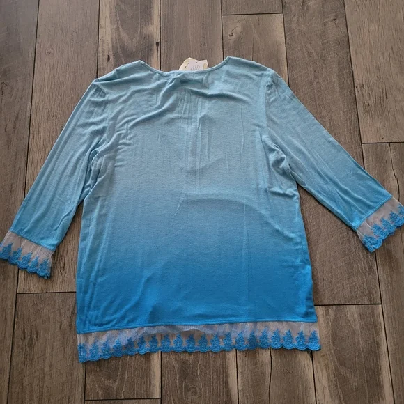 One world top - Picture 2 of 8